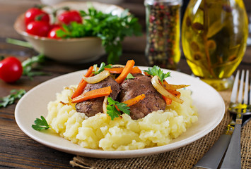 Fried chicken liver with vegetables and garnish of mashed potatoes. Healthy food