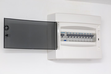 Automatic fuse electrical connector in power lines