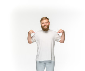 Naklejka premium Closeup of young man's body in empty white t-shirt isolated on white background. Mock up for disign concept