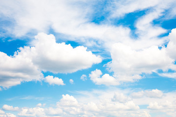 Fototapeta na wymiar Blue sky with white cloud