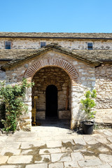 Tür in einem griechischen Kloster im Epirus