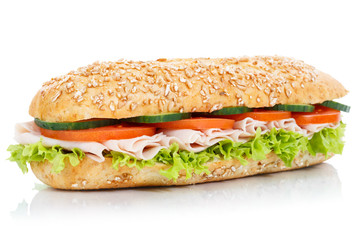 Baguette Brötchen Sandwich Vollkorn belegt mit Schinken frisch freigestellt Freisteller