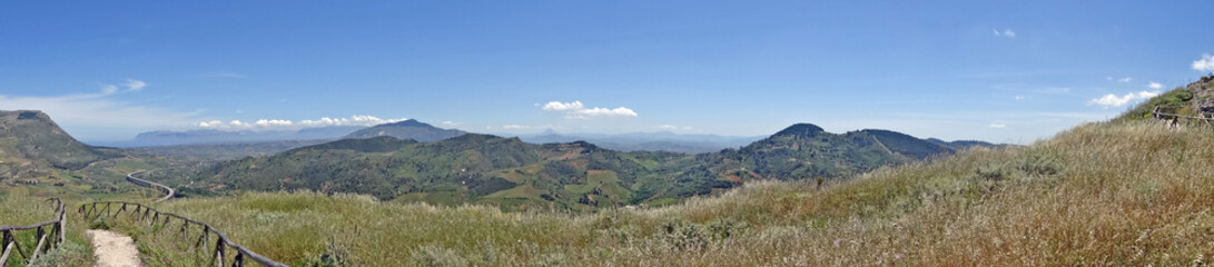 Obraz premium Sicile, panoramique site archéologique de Ségeste 