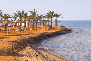 Obraz premium Parasols on the beach of Red Sea in Hurghada, Egypt