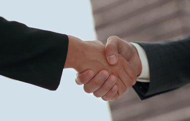 Business executives to congratulate the joint business agreement