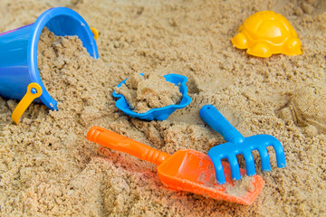 Fototapeta na wymiar child playing in the sandbox