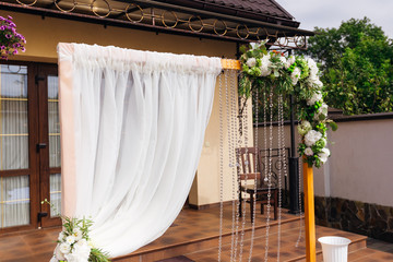 a beautiful visiting ceremony, an arc with decorations near which will be the newlyweds and behind the entrance to the restaurant