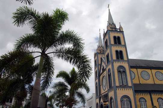 &Eacute;glise Saint Pierre et Paul, Suriname