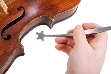 Using the sound post setter