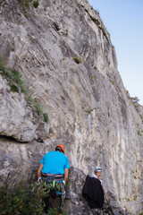 Escalades Prepare For Climbing  On Mountain