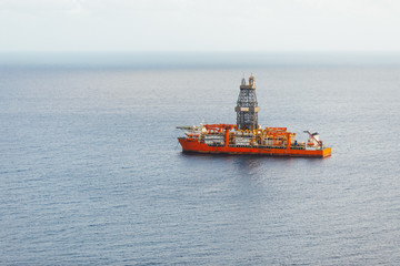 Fototapeta premium offshore oil and gas drillship