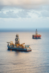 offshore oil platform and gas drillship