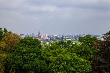 Fototapeta na wymiar Rundblick vom Viktoriapark über Berlin