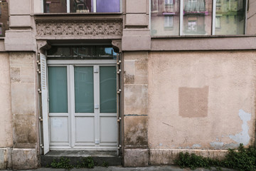 Fototapeta na wymiar Door in Paris