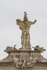 Fototapeta premium A Crow Sitting on the Statue of an Emperor