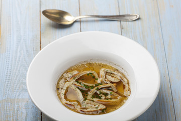 Bayerische Pfannkuchen Suppe im Teller