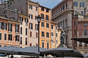 Fototapeta na wymiar Roma,Piazza campo de' Fiori e mercato