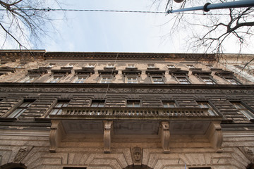 Historisches Gebäude in Budapest aus der Froschperspektive