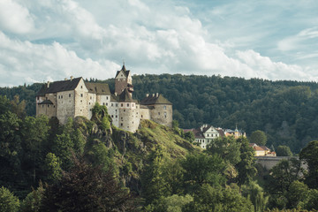 Fototapeta na wymiar Widok na średniowieczny zamek Loket w Czechach