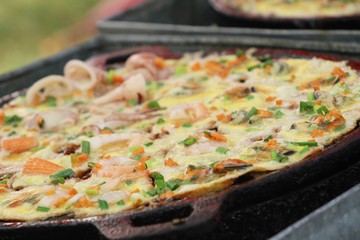 Fried seafood crispy with omelet is delicious