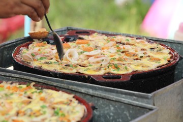 Fried seafood crispy with omelet is delicious