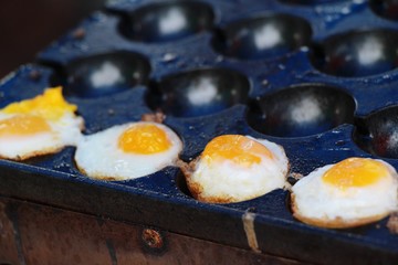 Grilled eggs is delicious in street food
