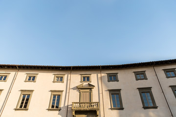 Fototapeta na wymiar house in old city with blue sky, Pisa, Italy