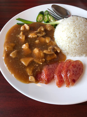 chicken with sauce over rice, favorite thai food menu