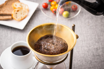 コーヒーを淹れる