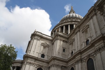 Fototapeta premium Saint Paul Cathedral Against Clouds
