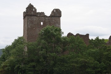 Obraz premium Ancient Tower Ruins against cloudy sky