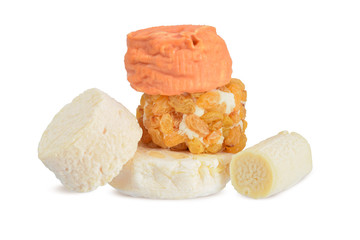 Ziegenkäse verschiedene weiche Sorten Isolierung auf weiss