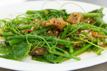 Chayote fried with crispy pork