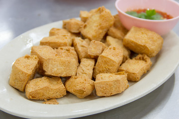 Fried tofu with sauce