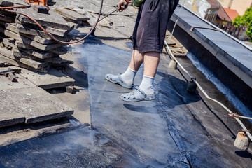 Roofing installation resin with propane blowtorch using a gas burner