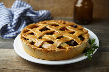Meat lattice pie