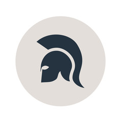 Icono plano casco espartano en circulo gris
