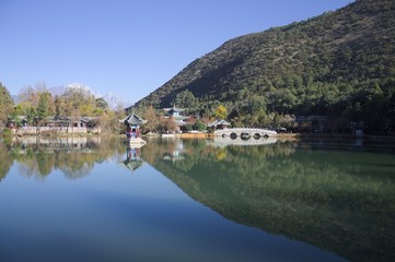 Fototapeta na wymiar Black Dragon Pool (Old Town of Lijiang, Yunnan, China)