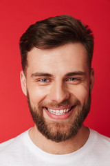 Obraz premium Handsome cheerful young man looking camera.