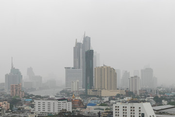 Fototapeta na wymiar bangkok city building in the raining day