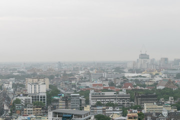 Obraz premium bangkok city building in the raining day