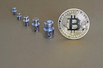 Obraz premium Bitcoin with weights and engraved with symbols of dollar, showing the growth and decline.