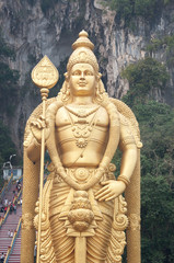  Escultura hind&uacute; a los pies de Batu Caves