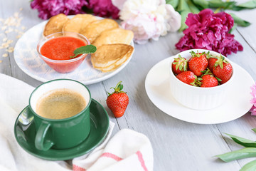 pancakes with strawberries