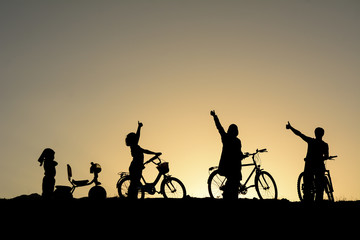 Fototapeta na wymiar bicycle trips, nature and healthy family members