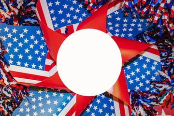 Obraz premium red whte and blue pinwheel with stars and strips surrounded by tinsel with white circle for copy in center