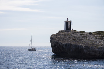 velero y faro