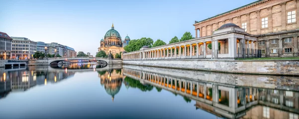Poster Kathedraal van Berlijn en panorama op het museumeiland © eyetronic
