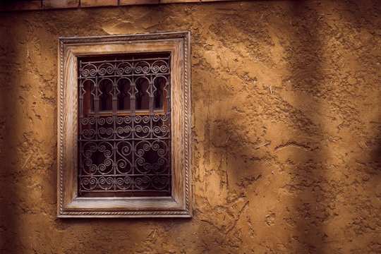 Ventana con rejas marroqu&iacute;
