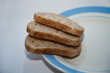 bread three slices on a plate